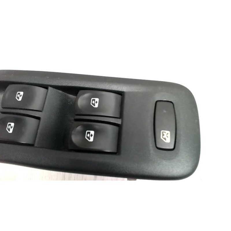 Interrupteur de leve vitre avant gauche RENAULT CLIO 3 PHASE 1 d’occasion