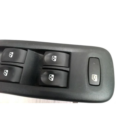 Interrupteur de leve vitre avant gauche RENAULT CLIO 3 PHASE 1 d’occasion
