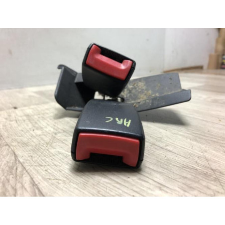 Attache ceinture arriere gauche AUDI A4 2 PHASE 2 d’occasion