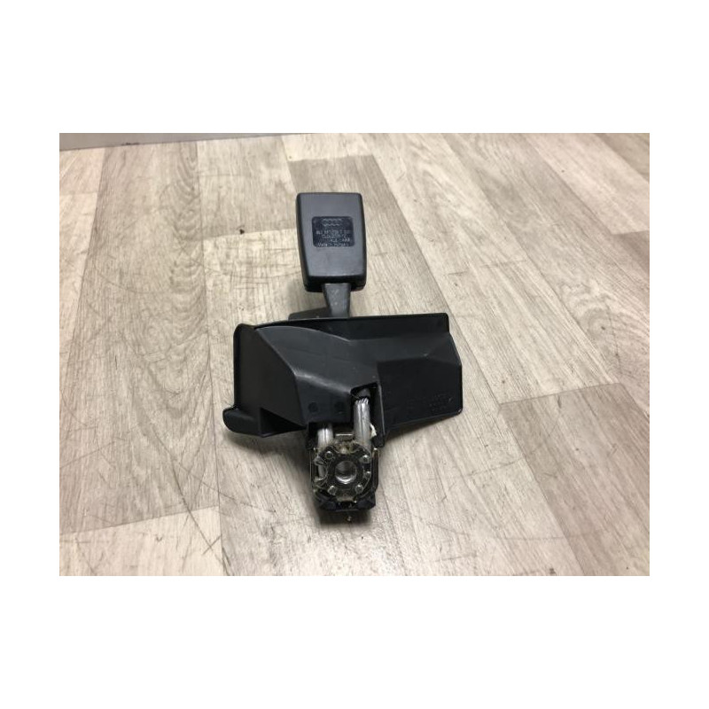 Attache ceinture arriere gauche AUDI A4 2 PHASE 2 d’occasion