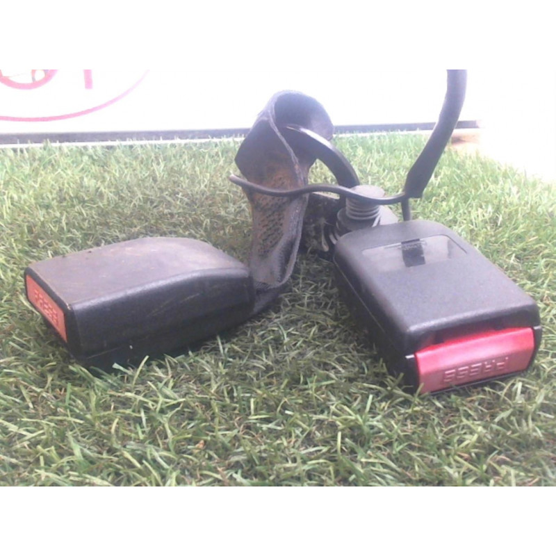 Attache ceinture arriere droit CITROEN C4 COUPE d’occasion