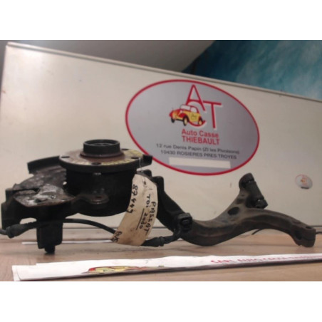 Fusee avant gauche VOLKSWAGEN PASSAT V (3B2) d’occasion