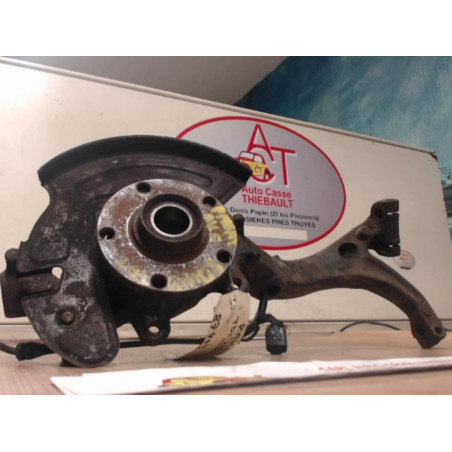 Fusee avant gauche VOLKSWAGEN PASSAT V (3B2) d’occasion