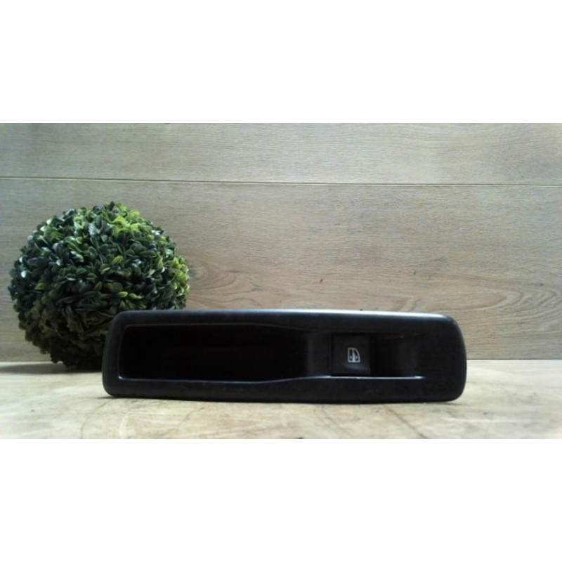 Interrupteur de leve vitre arriere droit RENAULT GRAND SCENIC 3 PHASE 1 d’occasion