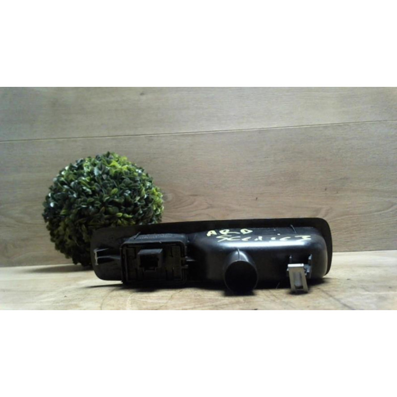 Interrupteur de leve vitre arriere droit RENAULT GRAND SCENIC 3 PHASE 1 d’occasion