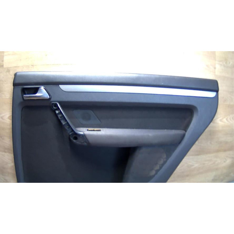 Panneau de porte arriere droit VOLKSWAGEN TOURAN 1 PHASE 2 d’occasion
