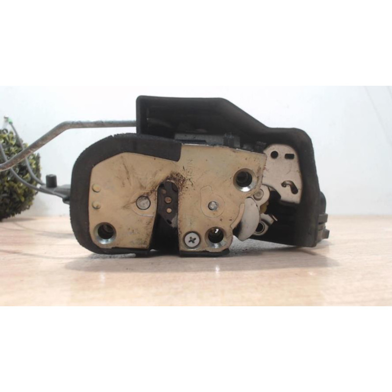 Serrure avant droit TOYOTA COROLLA 10 PHASE 1 d’occasion