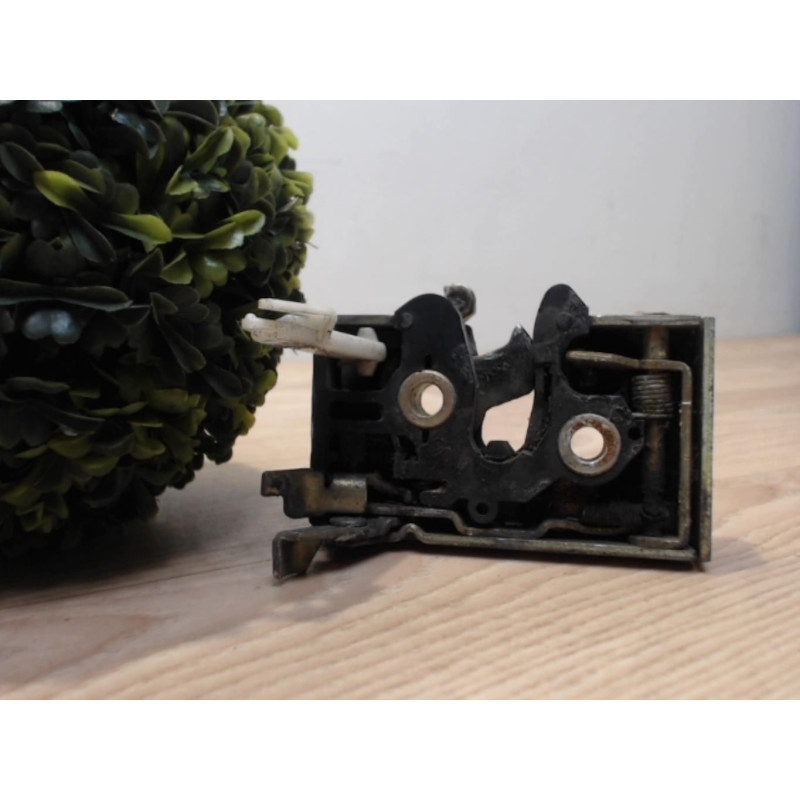 Serrure avant droit VOLKSWAGEN GOLF 2 d’occasion