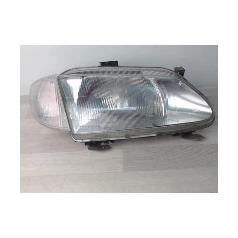 Optique avant principal droit (feux)(phare) RENAULT MEGANE 1 PHASE 1 d’occasion