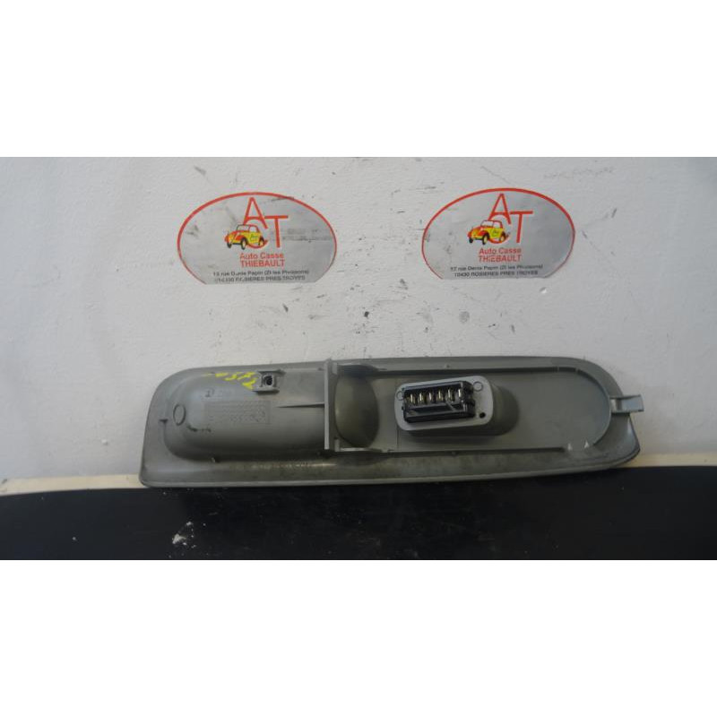 Interrupteur de leve vitre avant droit RENAULT TWINGO I PHASE 3 d’occasion