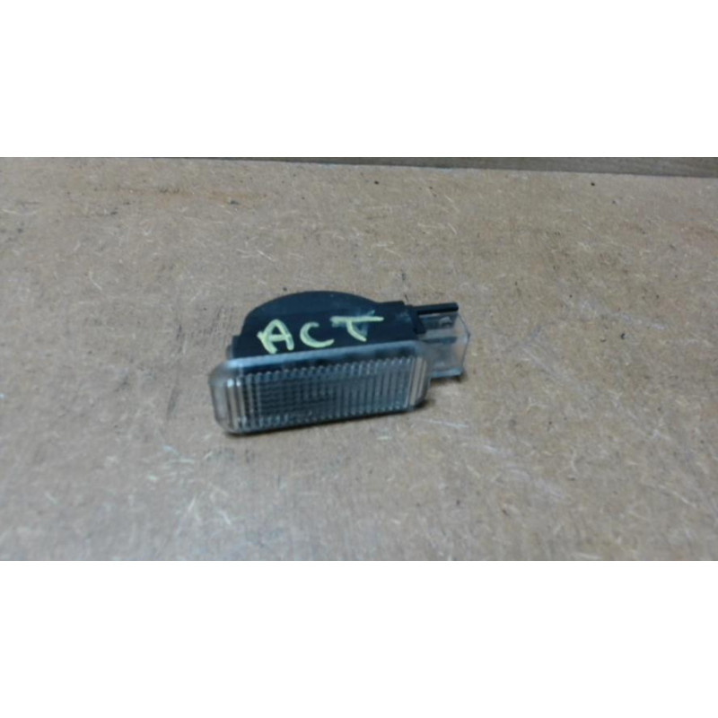 Eclairage de plaque VOLKSWAGEN PASSAT 4 PHASE 2 d’occasion