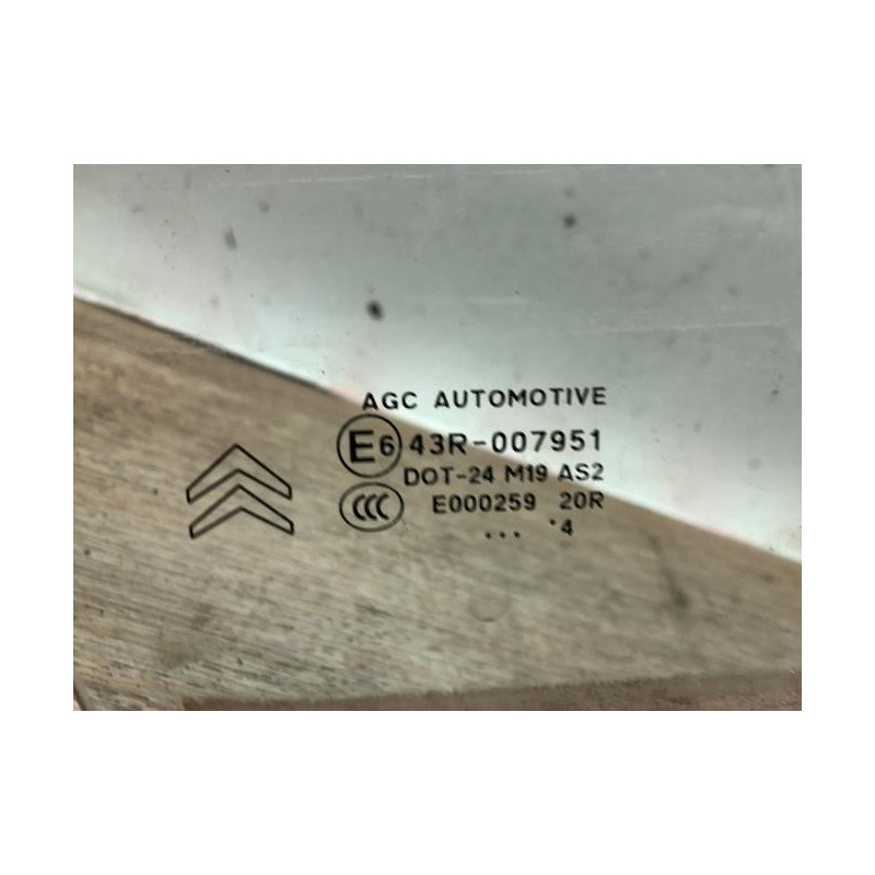 Vitre avant droit CITROEN C3 2 PHASE 2 d’occasion