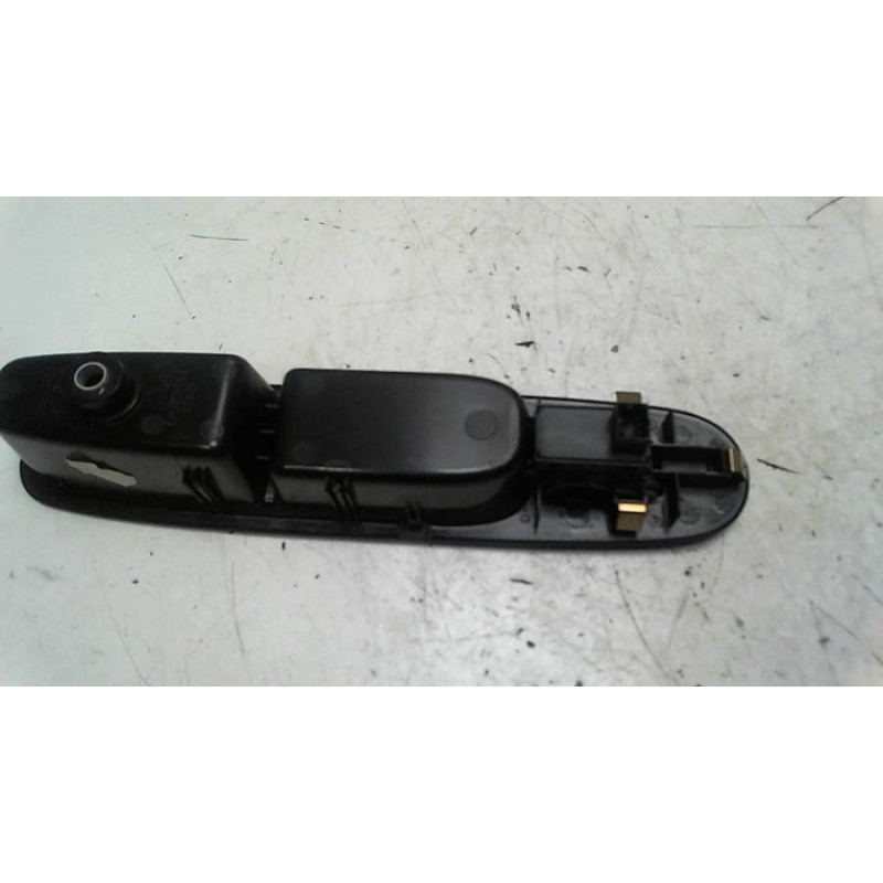 Interrupteur de leve vitre avant droit FIAT PUNTO EVO 3 d’occasion