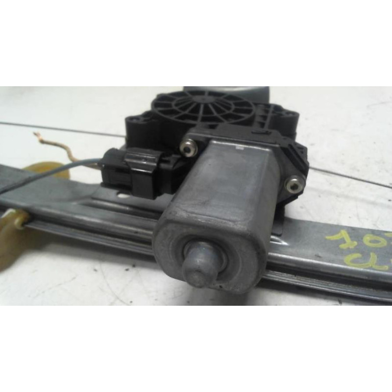 Leve vitre electrique avant droit RENAULT CLIO 4 PHASE 1 BREAK d’occasion