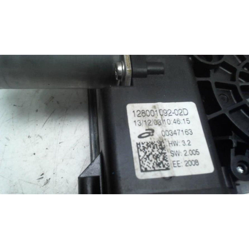 Leve vitre electrique avant gauche RENAULT CLIO 4 PHASE 1 BREAK d’occasion