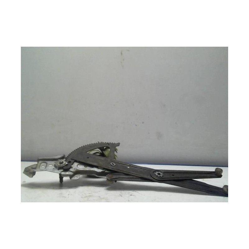 Leve vitre mecanique arriere droit PEUGEOT 205 PHASE 2 d’occasion