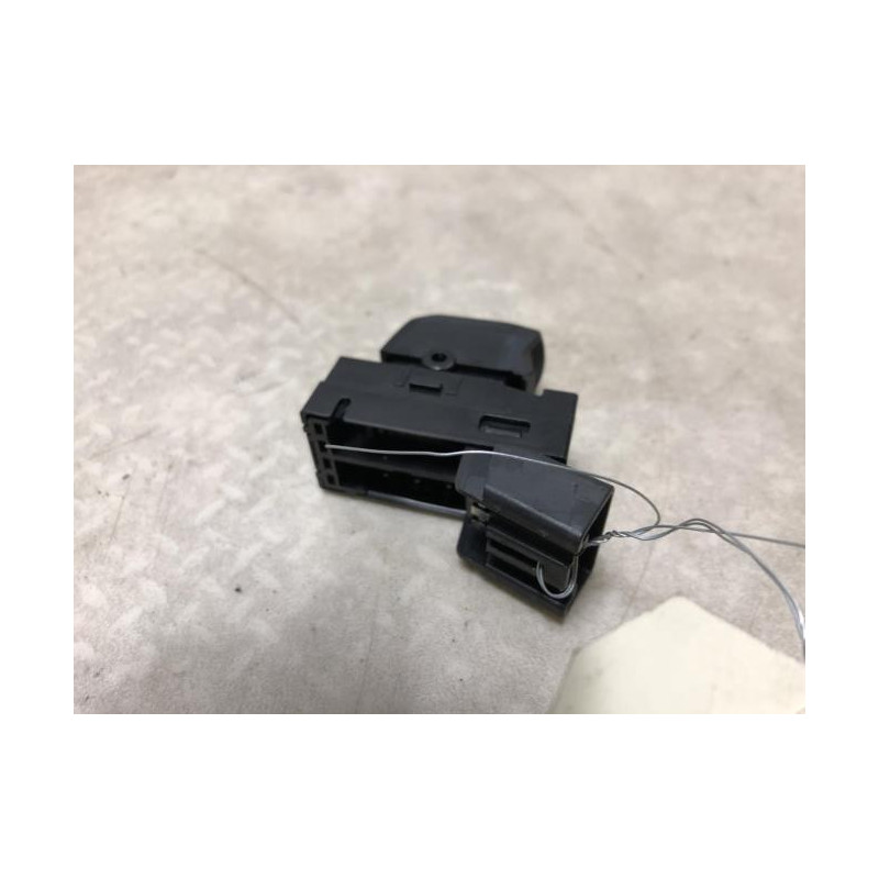 Interrupteur de leve vitre arriere droit SUZUKI SWIFT 3 d’occasion