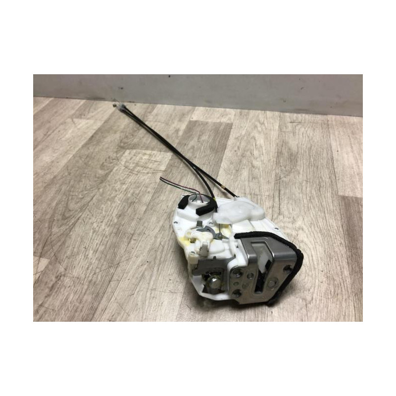 Serrure arriere droit SUZUKI SWIFT 3 d’occasion