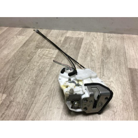Serrure arriere droit SUZUKI SWIFT 3 d’occasion