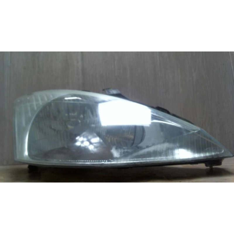 Optique avant principal droit (feux)(phare) FORD FOCUS 1 BREAK d’occasion
