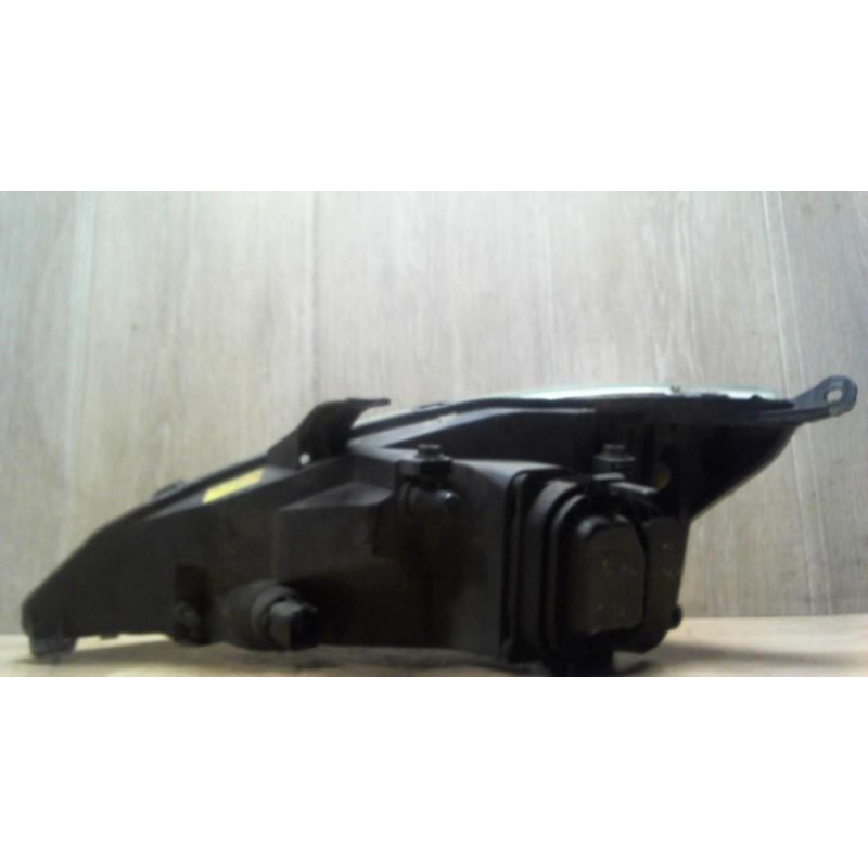 Optique avant principal droit (feux)(phare) FORD FOCUS 1 BREAK d’occasion