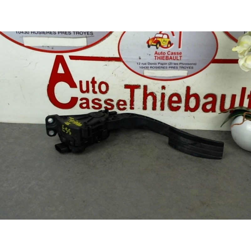 Pedalier d'accelerateur RENAULT TWINGO II PHASE 1 d’occasion