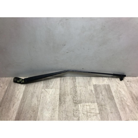 Bras essuie glace avant droit VOLKSWAGEN POLO 4 PHASE 1 d’occasion