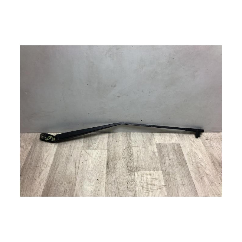 Bras essuie glace avant droit VOLKSWAGEN POLO 4 PHASE 1 d’occasion