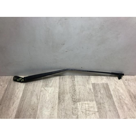 Bras essuie glace avant droit VOLKSWAGEN POLO 4 PHASE 1 d’occasion