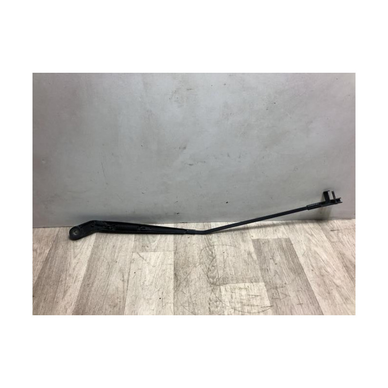 Bras essuie glace avant droit VOLKSWAGEN POLO 4 PHASE 1 d’occasion