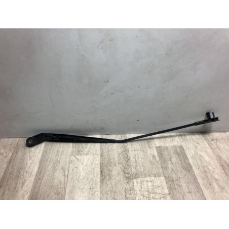 Bras essuie glace avant droit VOLKSWAGEN POLO 4 PHASE 1 d’occasion