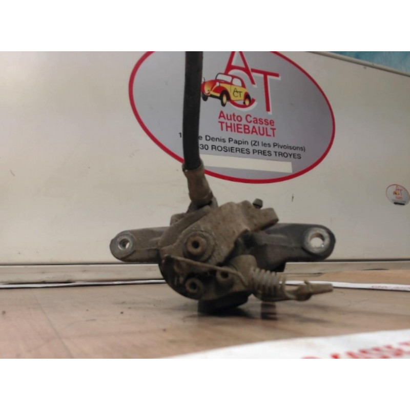 Etrier arriere gauche (freinage) FORD  d’occasion