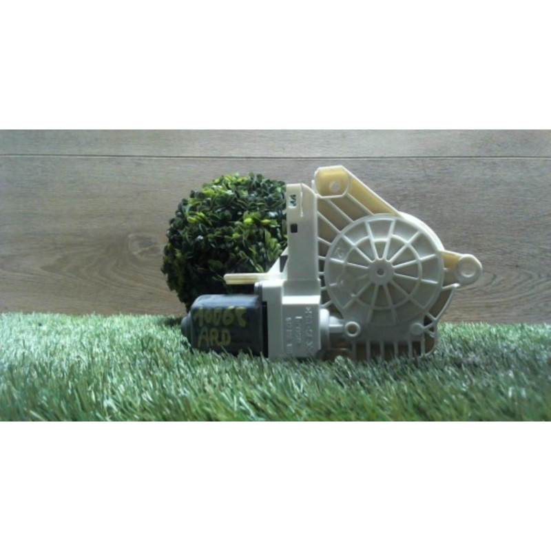 Moteur leve vitre arriere droit AUDI A4 3 AVANT PHASE 1 BREAK d’occasion