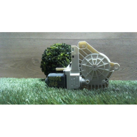 Moteur leve vitre arriere droit AUDI A4 3 AVANT PHASE 1 BREAK d’occasion