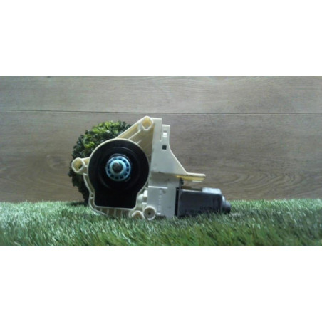 Moteur leve vitre arriere droit AUDI A4 3 AVANT PHASE 1 BREAK d’occasion