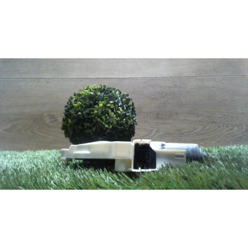 Moteur leve vitre arriere droit AUDI A4 3 AVANT PHASE 1 BREAK d’occasion