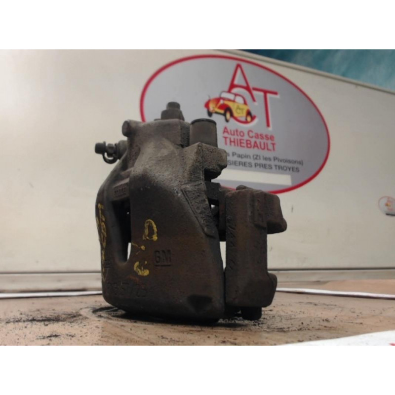 Etrier avant droit (freinage) OPEL  d’occasion