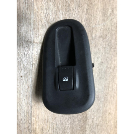 Interrupteur de leve vitre avant droit RENAULT KANGOO 2 PHASE 1 d’occasion