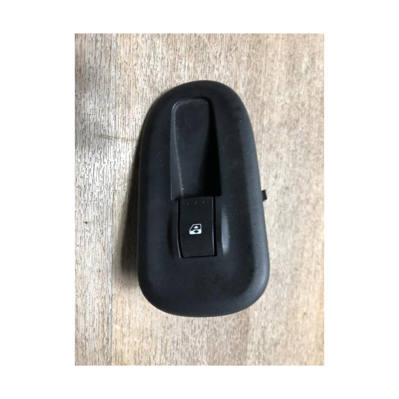 Interrupteur de leve vitre avant droit RENAULT KANGOO 2 PHASE 1 d’occasion