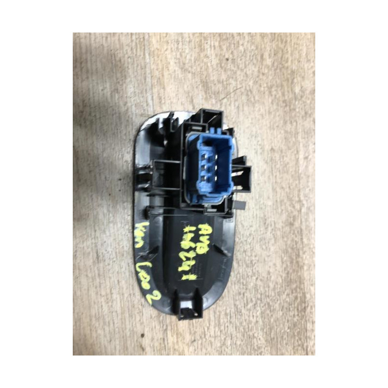 Interrupteur de leve vitre avant droit RENAULT KANGOO 2 PHASE 1 d’occasion