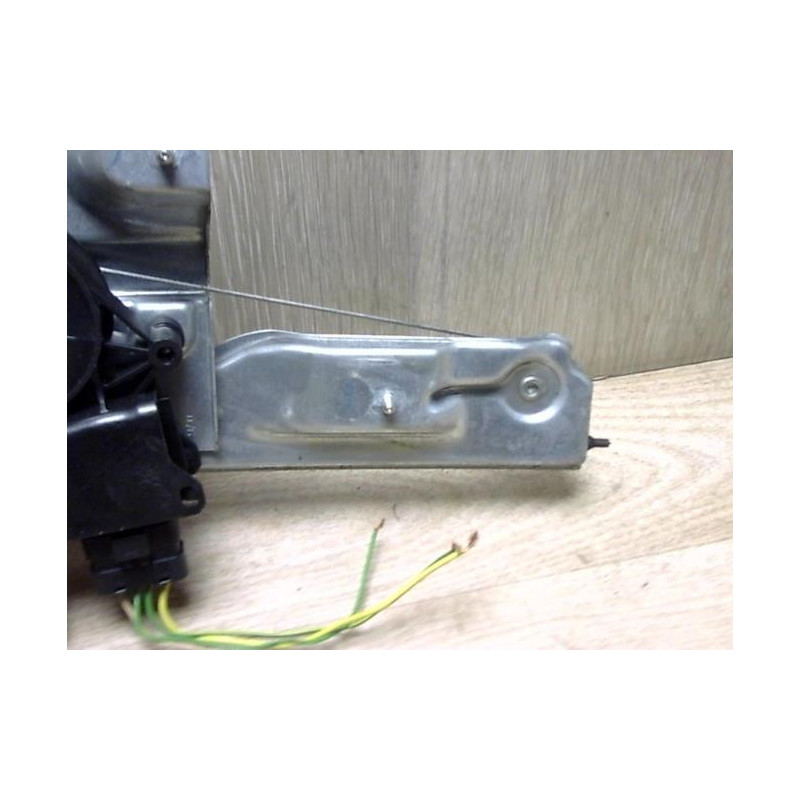 Leve vitre electrique avant gauche PEUGEOT 208 1 PHASE 2 d’occasion