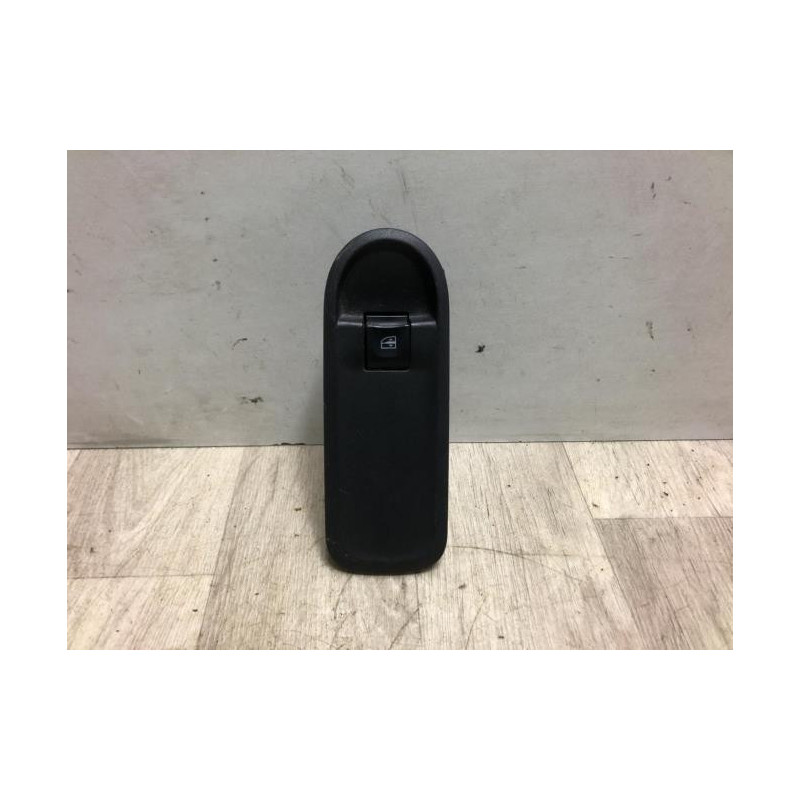 Interrupteur de leve vitre avant droit DACIA DUSTER 1 PHASE 2 d’occasion