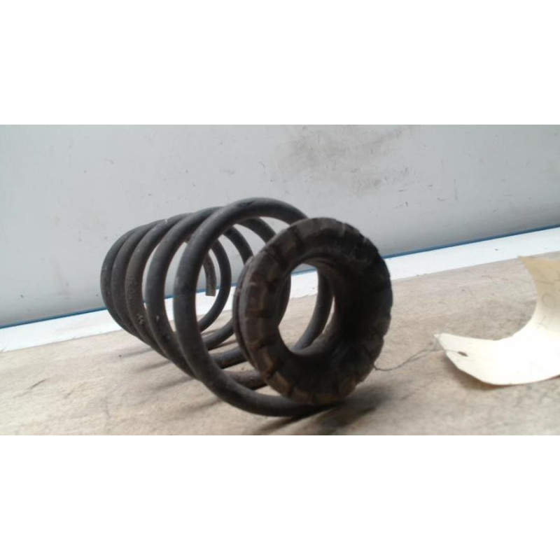 Ressort de suspension arriere droit OPEL CORSA D PHASE 1 d’occasion