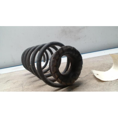 Ressort de suspension arriere droit OPEL CORSA D PHASE 1 d’occasion