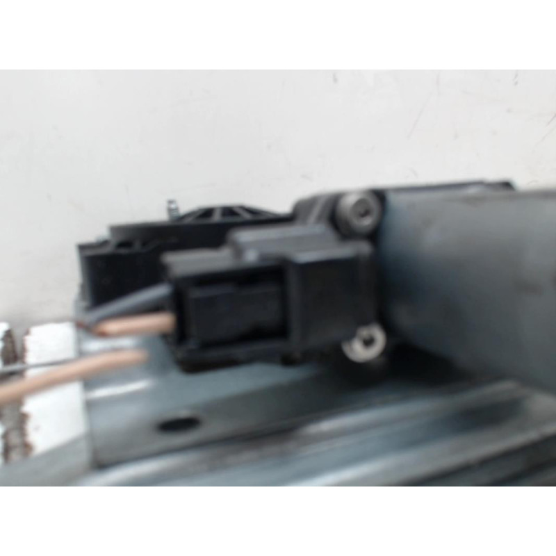 Leve vitre electrique avant droit RENAULT CLIO 4 PHASE 1 d’occasion