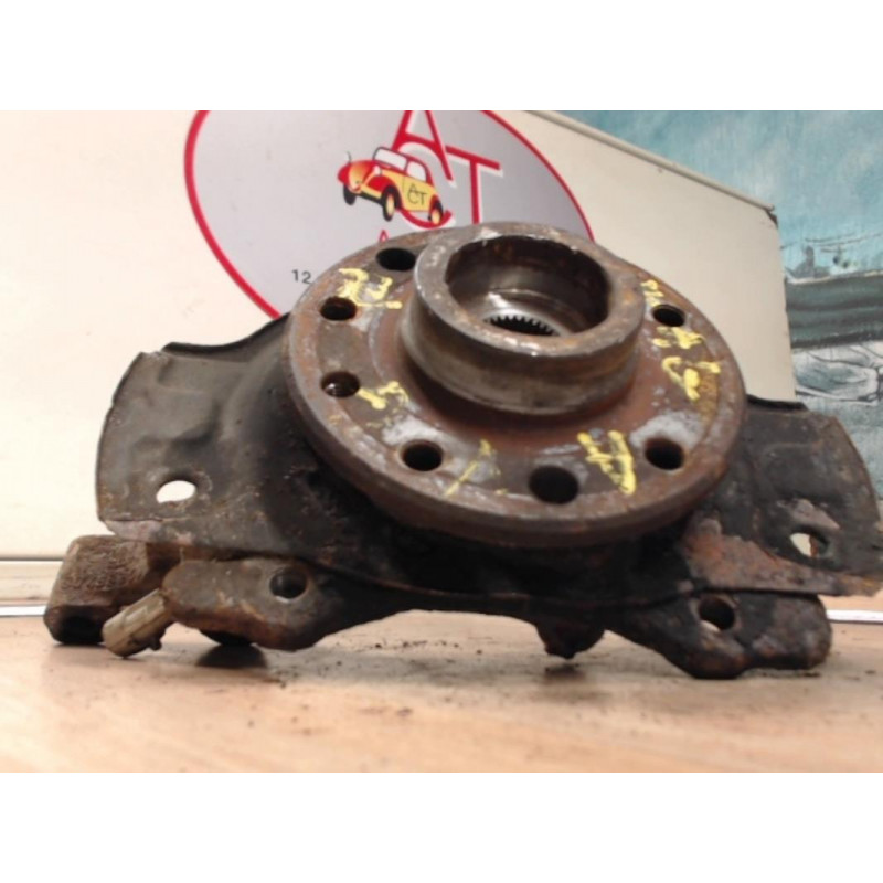 Fusee avant gauche OPEL  d’occasion