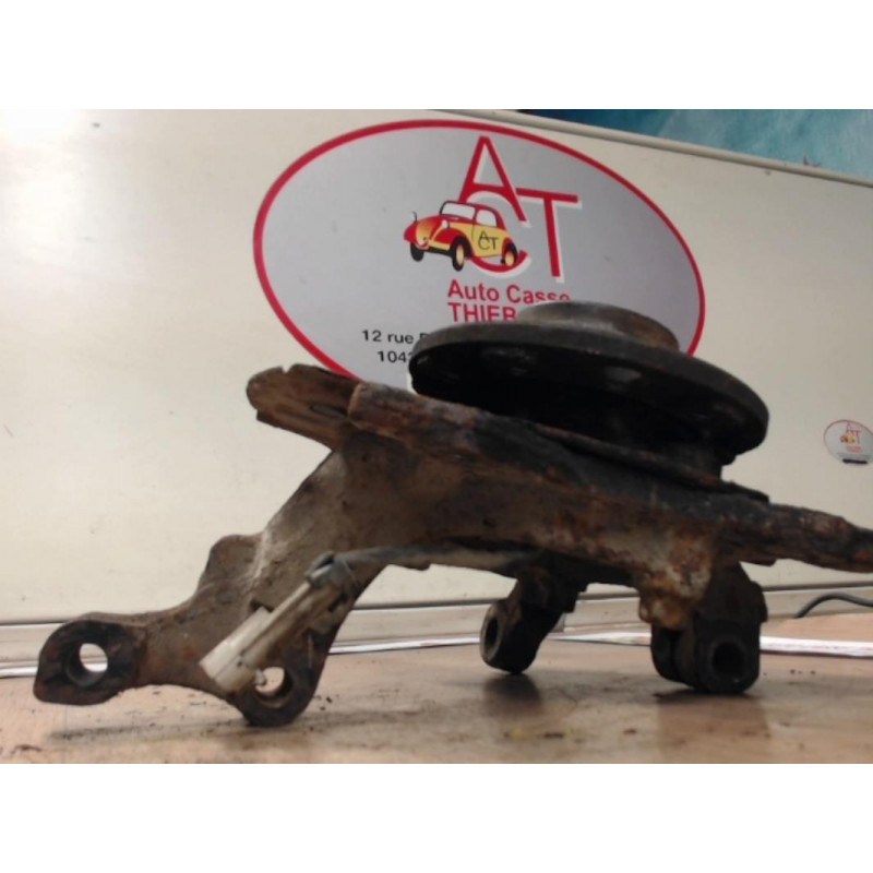 Fusee avant gauche OPEL  d’occasion