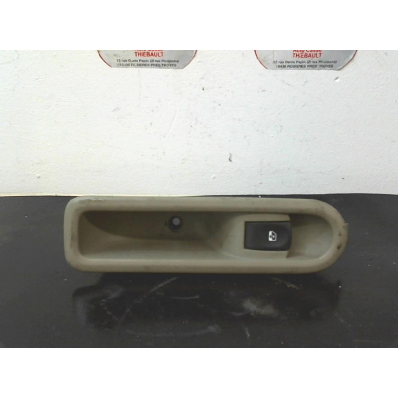 Interrupteur de leve vitre arriere gauche RENAULT CLIO III PHASE 1 d’occasion