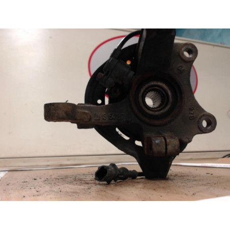 Fusee avant gauche OPEL CORSA (C) PHASE 1 d’occasion