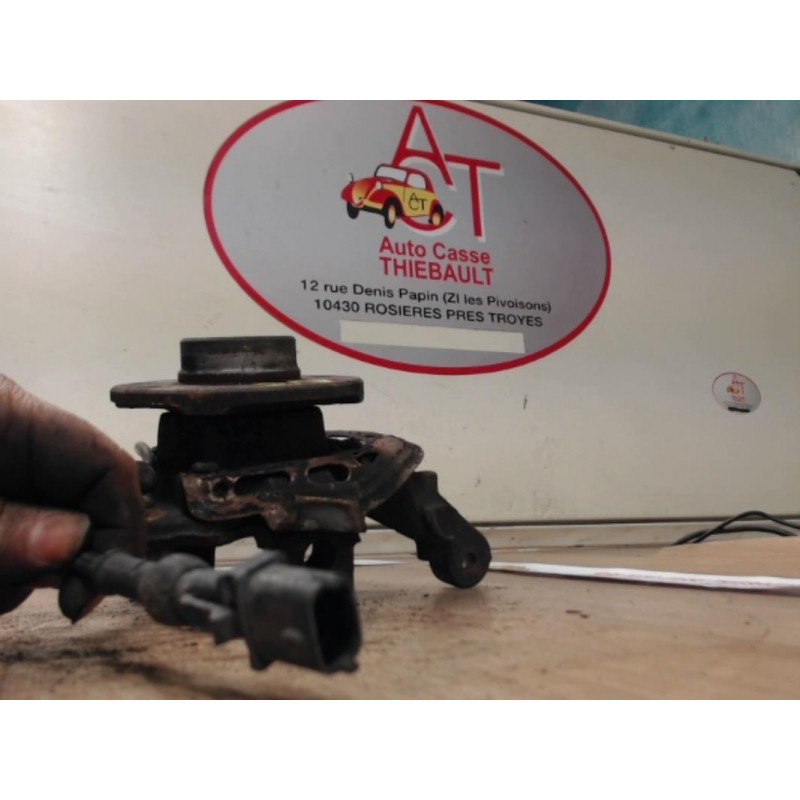 Fusee avant gauche OPEL CORSA (C) PHASE 1 d’occasion